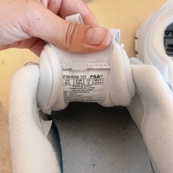 SOLD!! Women's Disruptor 2 Premium 👟 - Picture 4 of 7